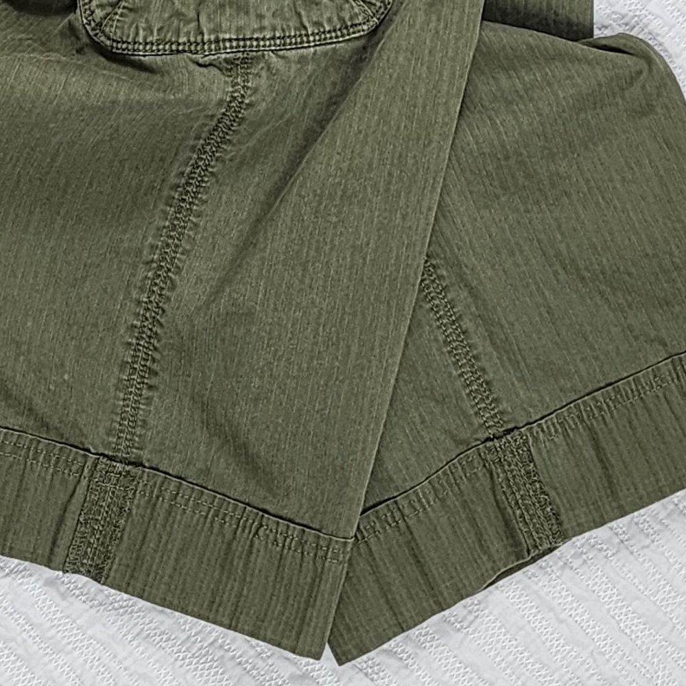 Size 14 Eddie Bauer 100% Cotton Vashon Fit Cargo Capri in Olive Green - Picture 11 of 13